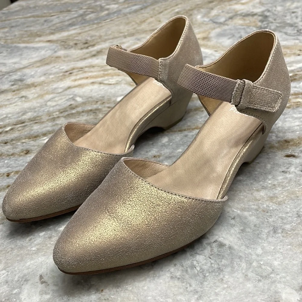 Eileen Fisher Gold Metallic Leather Mary Janes size 6.5